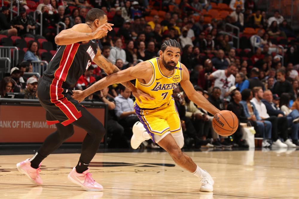 广州队面临 广州队面临