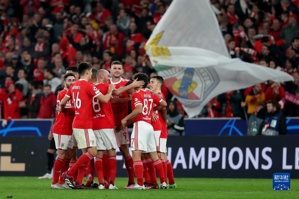 球队表现出 球队表现出